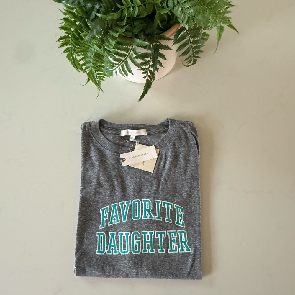 🌟 Favorite Daughter Tee Shirt ~ Size Small~ NWT